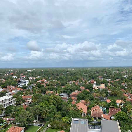Ocean Breeze - Udaya Luxury Apartments Negombo Bagian luar foto