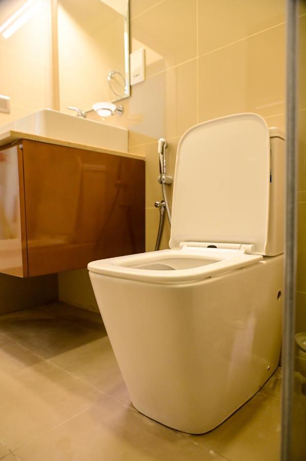 Ocean Breeze - Udaya Luxury Apartments Negombo Bagian luar foto