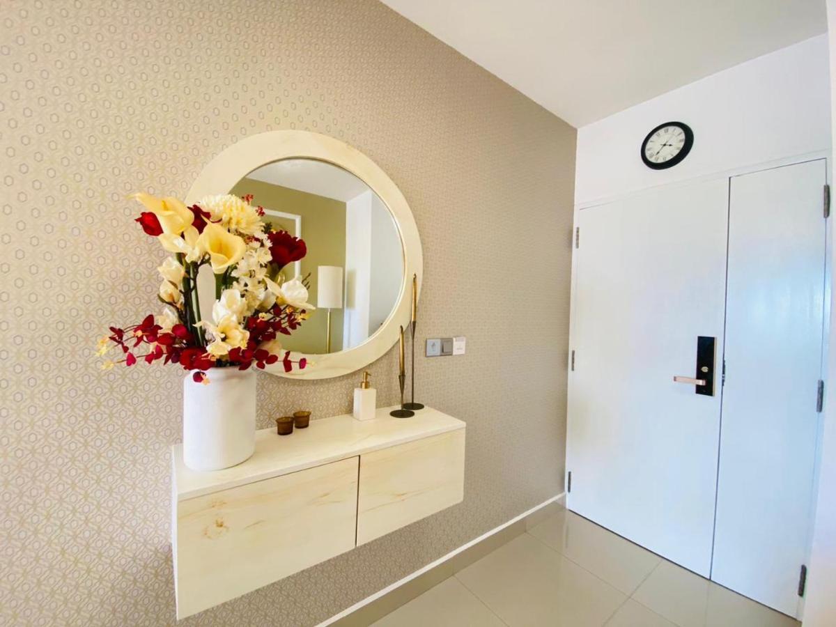Ocean Breeze - Udaya Luxury Apartments Negombo Bagian luar foto