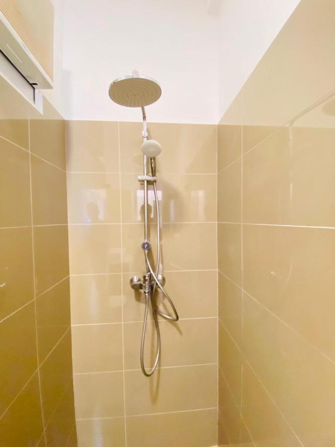 Ocean Breeze - Udaya Luxury Apartments Negombo Bagian luar foto