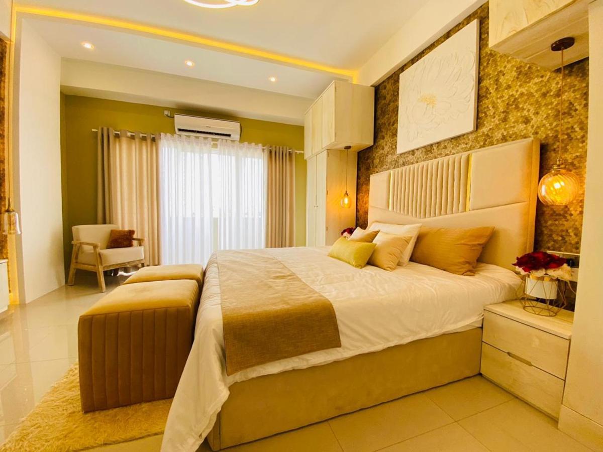 Ocean Breeze - Udaya Luxury Apartments Negombo Bagian luar foto