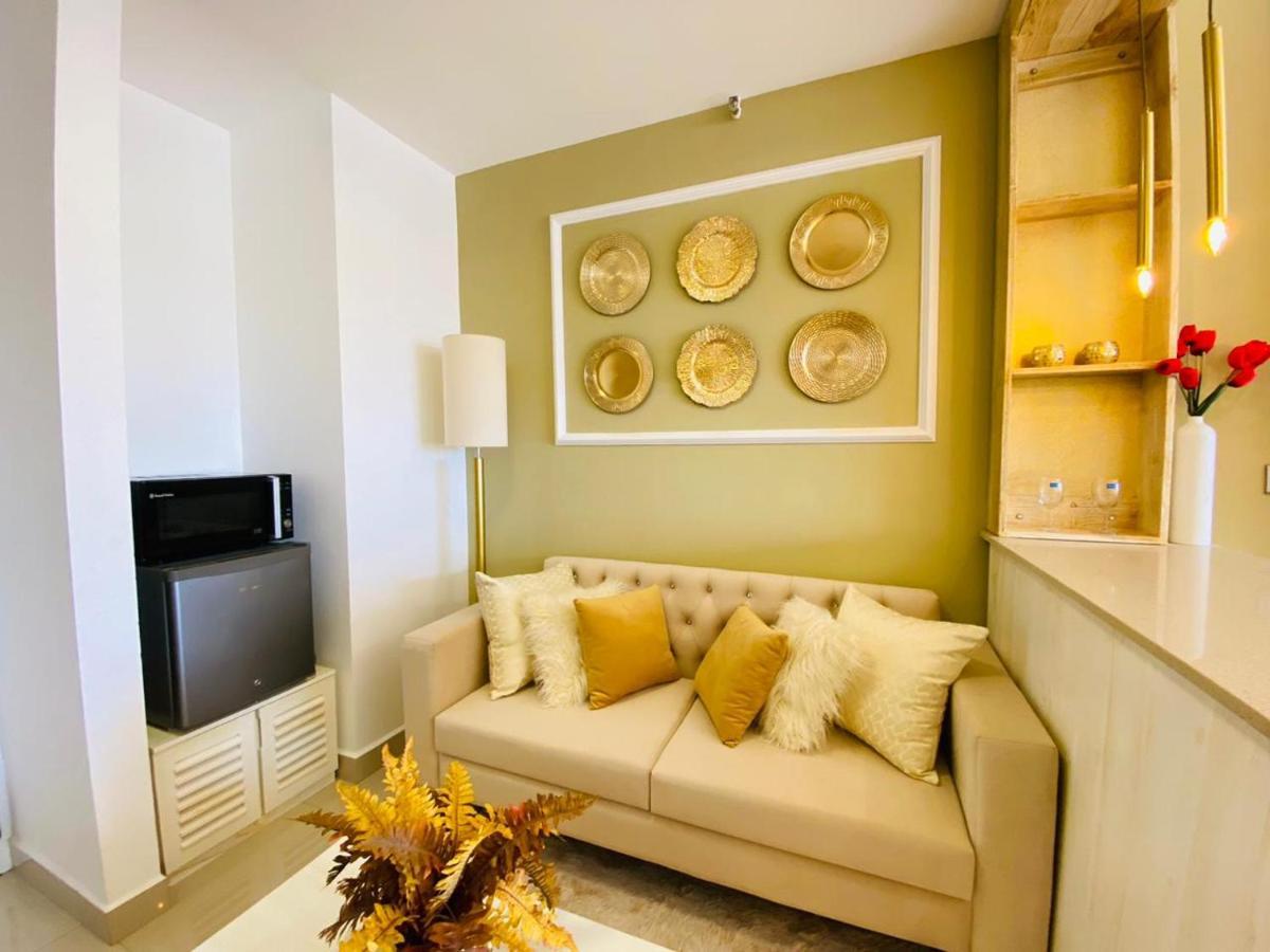Ocean Breeze - Udaya Luxury Apartments Negombo Bagian luar foto