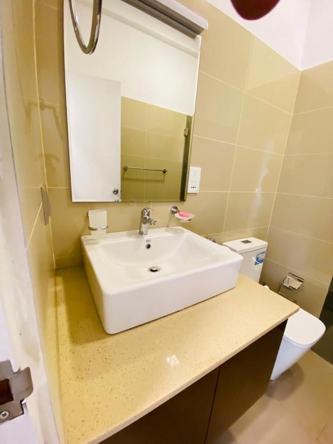 Ocean Breeze - Udaya Luxury Apartments Negombo Bagian luar foto