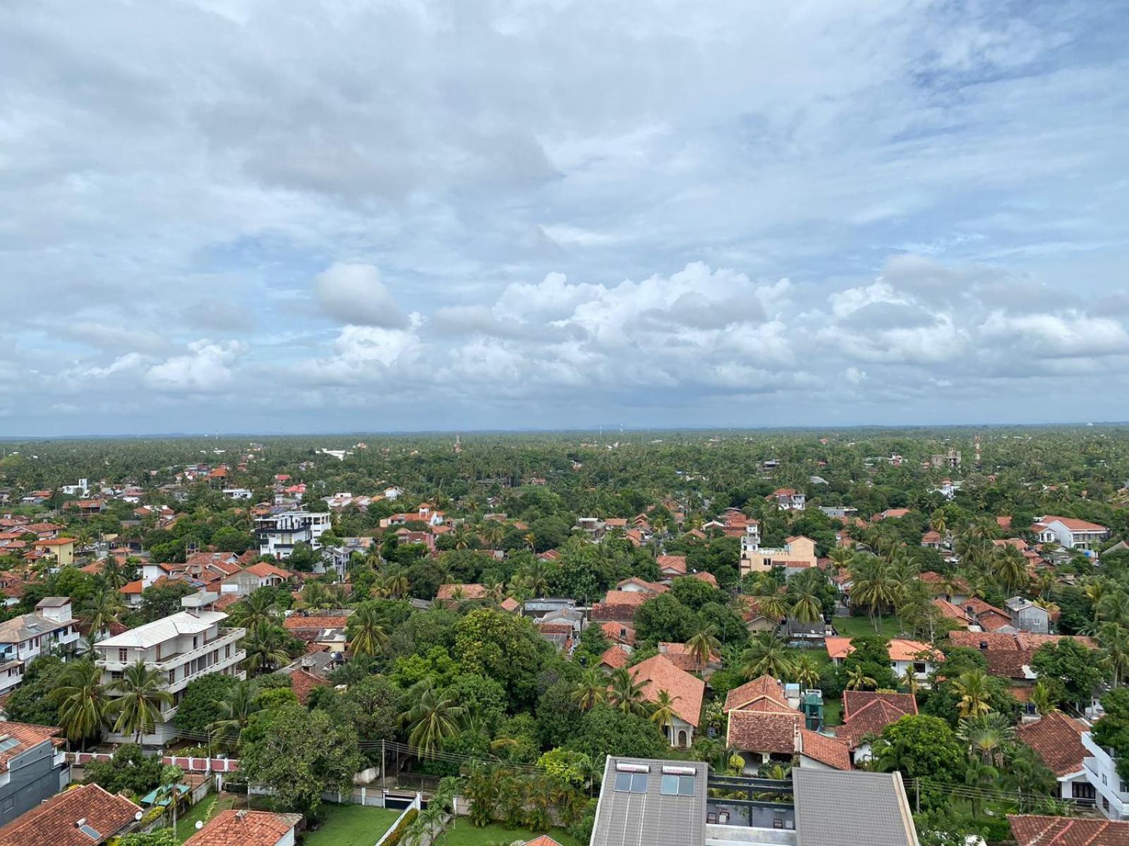 Ocean Breeze - Udaya Luxury Apartments Negombo Bagian luar foto