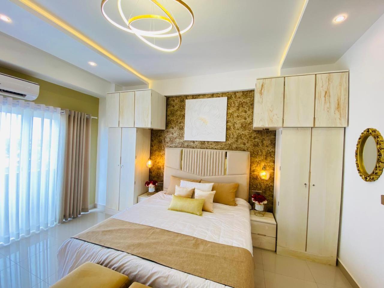 Ocean Breeze - Udaya Luxury Apartments Negombo Bagian luar foto