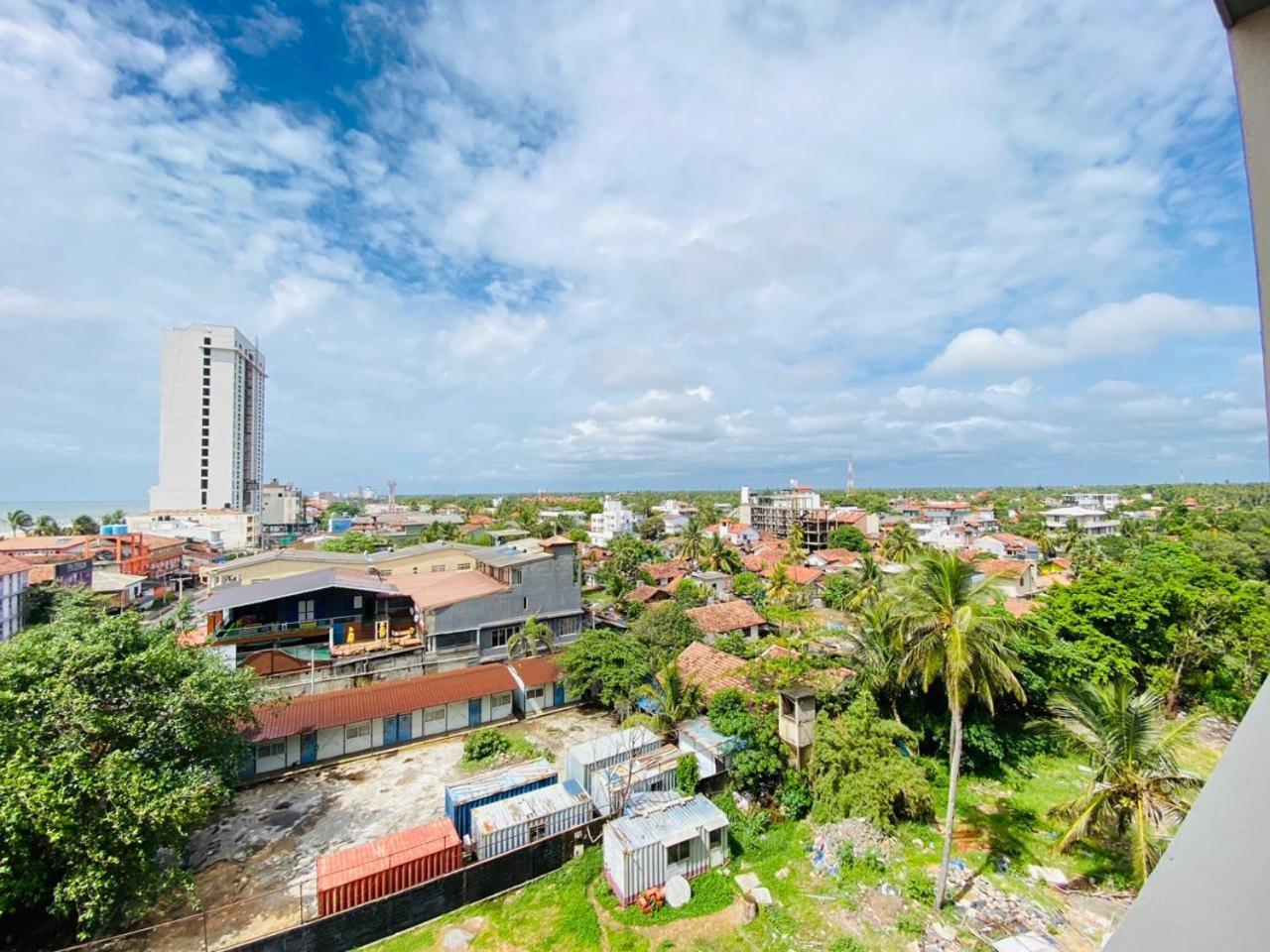 Ocean Breeze - Udaya Luxury Apartments Negombo Bagian luar foto
