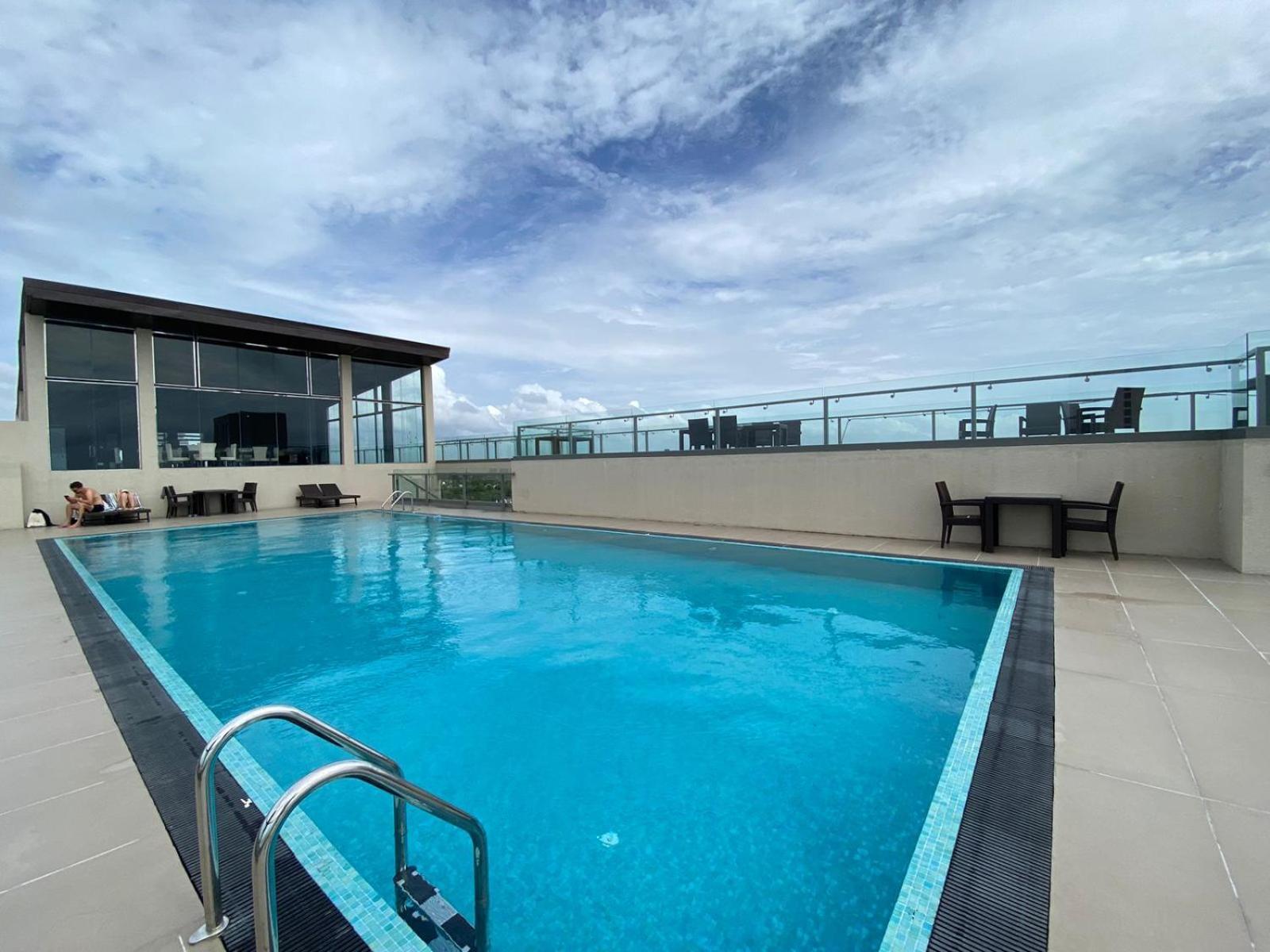 Ocean Breeze - Udaya Luxury Apartments Negombo Bagian luar foto