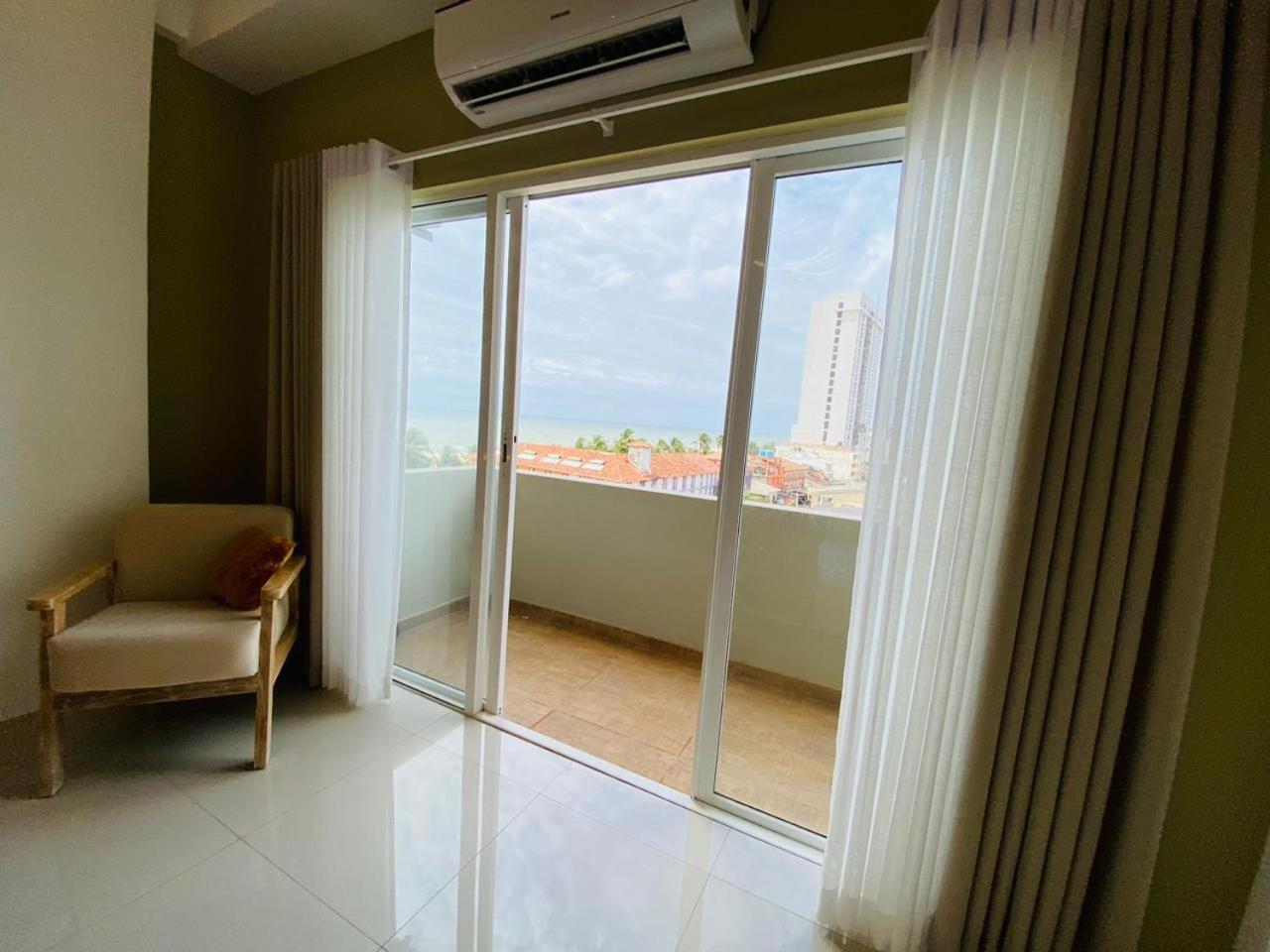 Ocean Breeze - Udaya Luxury Apartments Negombo Bagian luar foto