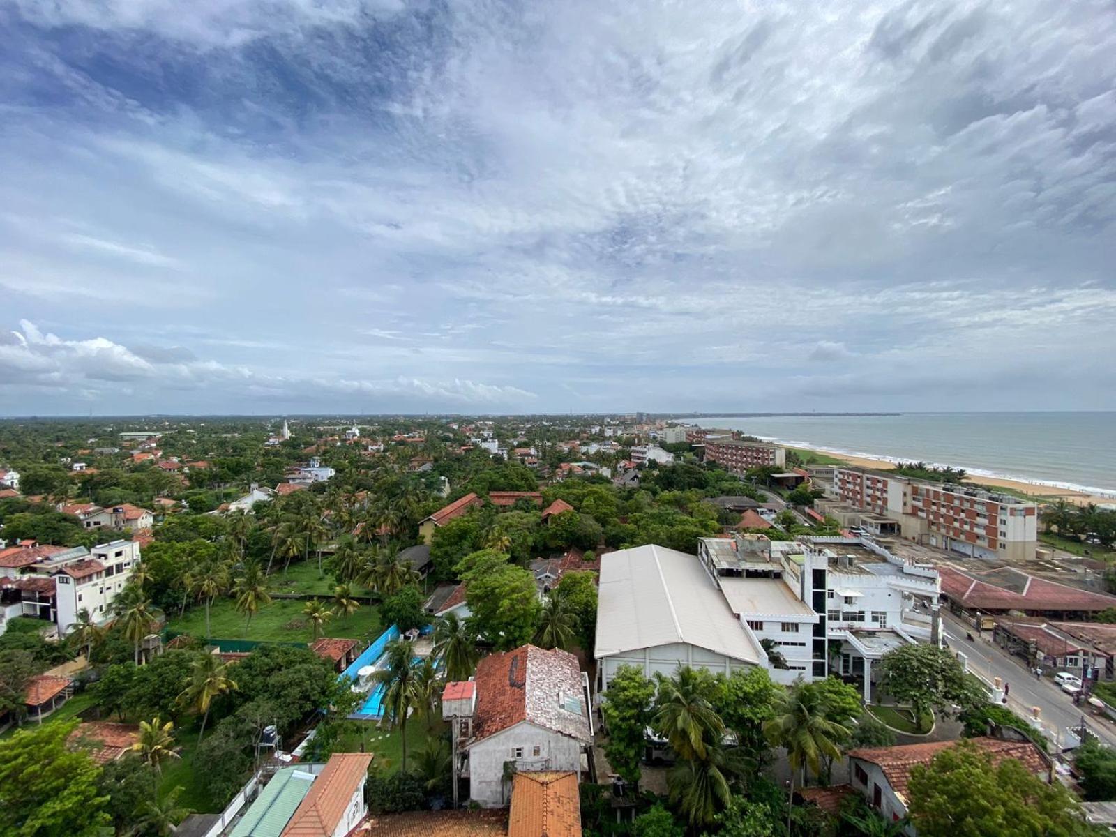 Ocean Breeze - Udaya Luxury Apartments Negombo Bagian luar foto