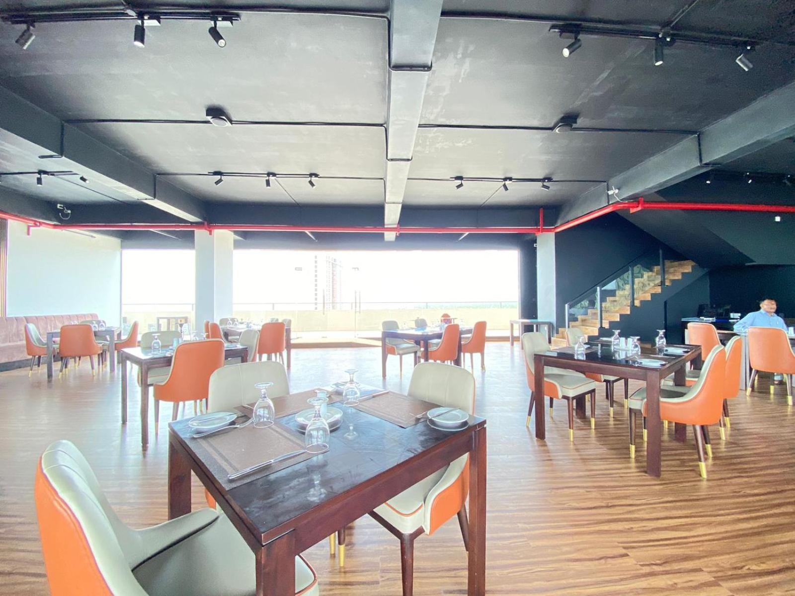 Ocean Breeze - Udaya Luxury Apartments Negombo Bagian luar foto
