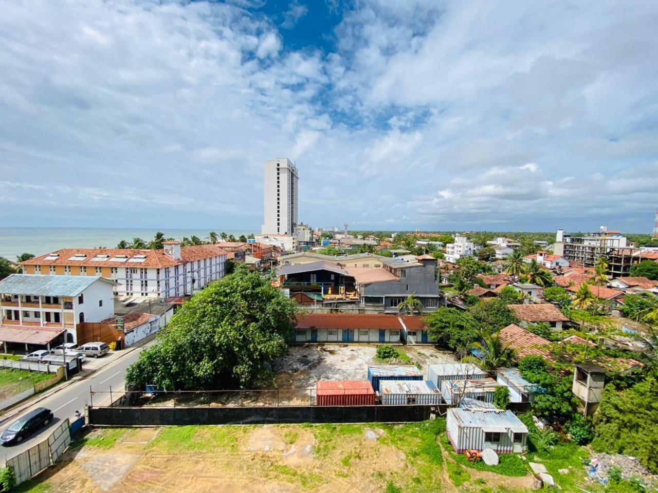 Ocean Breeze - Udaya Luxury Apartments Negombo Bagian luar foto